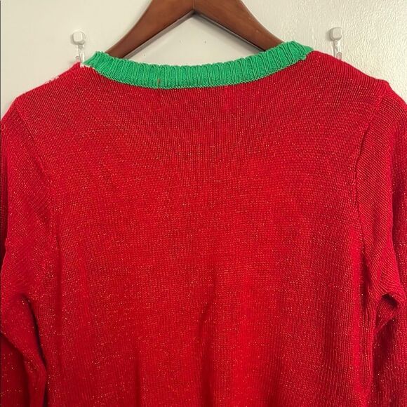 🎄Red and Green Crew Neck Holiday Sweater with Festive Patterns size M - Picture 4 of 8